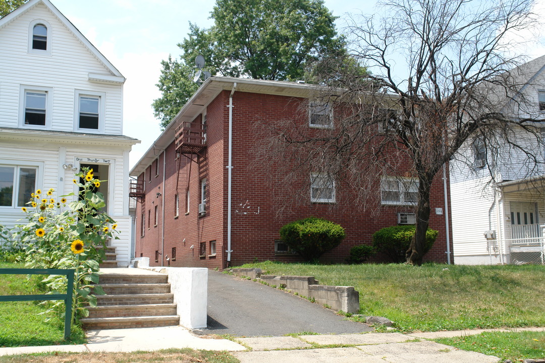 136 Dehart Pl in Elizabeth, NJ - Building Photo