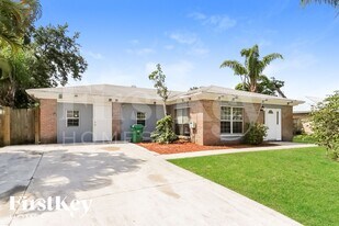 438 SE Streamlet Ave, Unit D1 in Port St. Lucie, FL - Building Photo