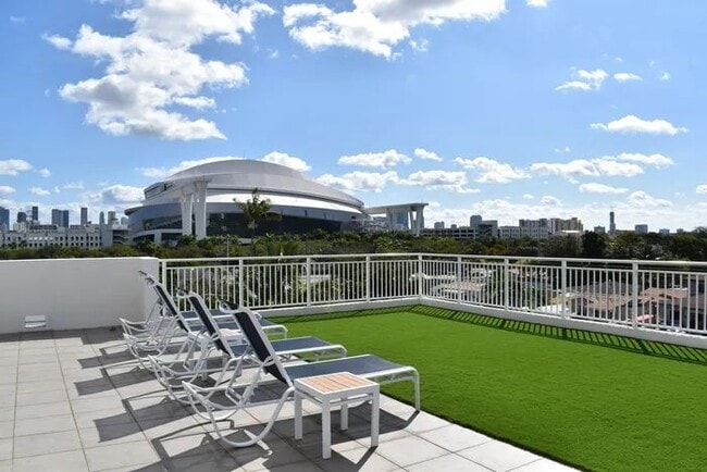 1760 NW 7th St in Miami, FL - Building Photo - Building Photo