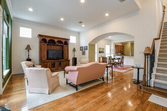 9127 Harbor Hills Dr in Houston, TX - Foto de edificio - Building Photo