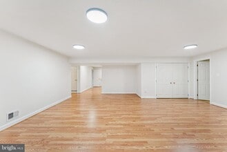 12891 Crouch Dr in Fairfax, VA - Building Photo - Building Photo