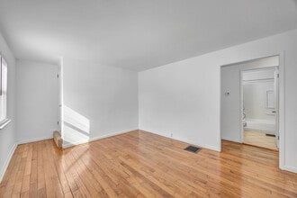 2324 Langdon Farm Rd in Cincinnati, OH - Building Photo - Building Photo