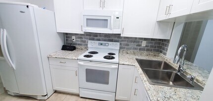 1379 Summit Run Cir in West Palm Beach, FL - Building Photo - Building Photo