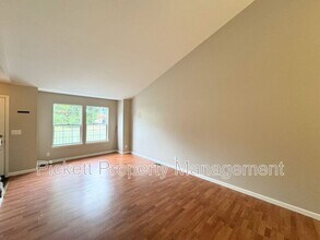 1081 NE Shadybrook Ct in Bremerton, WA - Building Photo - Building Photo