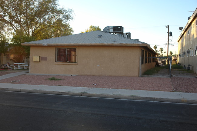 Moss Tract in Las Vegas, NV - Building Photo - Building Photo