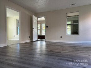 2818 Beatties Ford Rd in Charlotte, NC - Building Photo - Building Photo