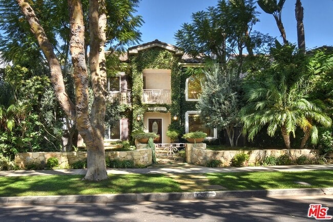 12207 Cantura St in Los Angeles, CA - Building Photo - Building Photo
