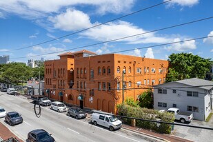 Barcelona Apartments in Miami, FL - Building Photo