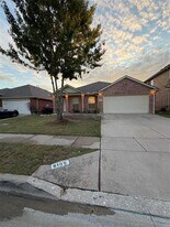 8105 Hennessey Trail in Fort Worth, TX - Building Photo