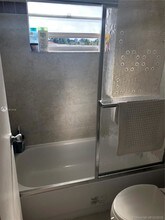 7900 Tatum Waterway Dr-Unit -301 in Miami, FL - Building Photo - Building Photo