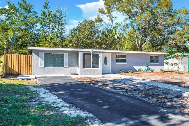 1400 Poinciana Dr