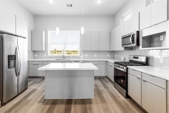 1284 N Post Oak Rd in Houston, TX - Building Photo - Building Photo