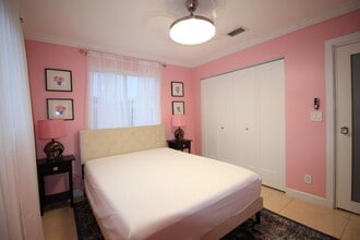 1031 N 74th Terrace in Hollywood, FL - Building Photo - Building Photo