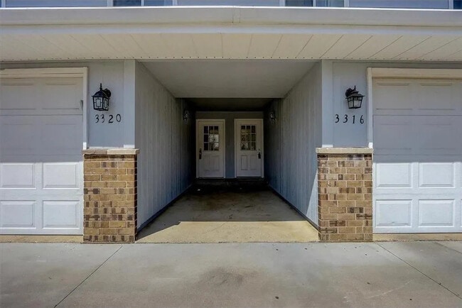 3316 84th Ave N, Unit 3316 in Minneapolis, MN - Foto de edificio - Building Photo