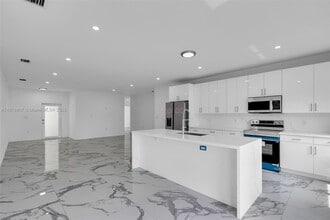 11870 SW 220th St in Miami, FL - Building Photo - Building Photo