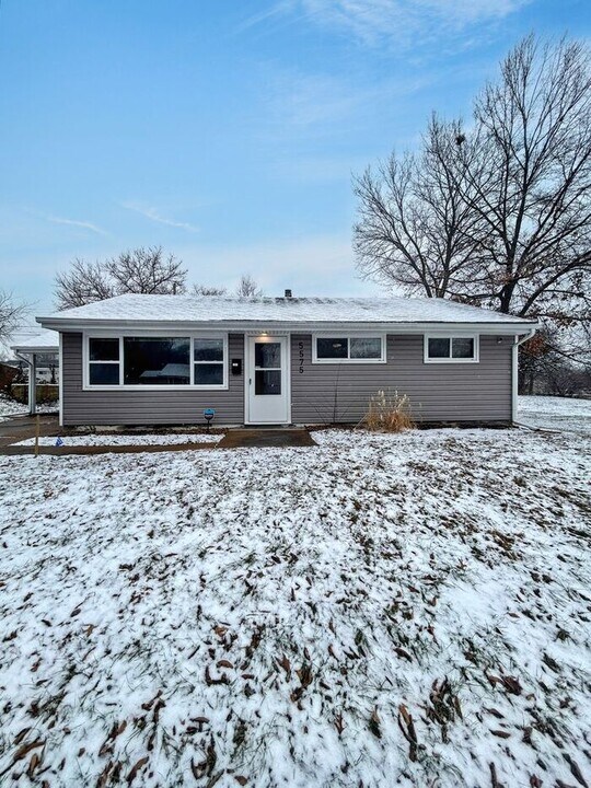 5575 Winchelsea Dr in St. Louis, MO - Building Photo