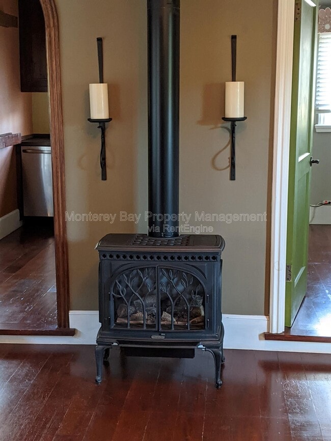 515 Dickman Ave in Monterey, CA - Building Photo - Building Photo