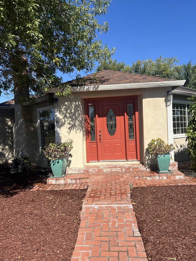 498 Patch Ave in San Jose, CA - Foto de edificio - Building Photo