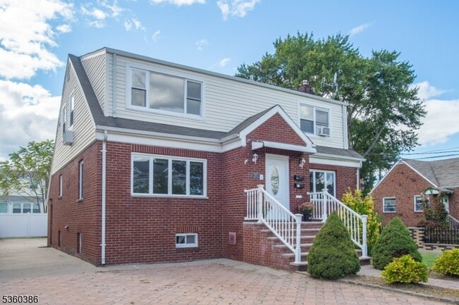 property at 271 N 5th St