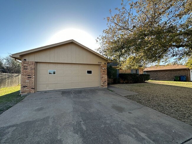 309 Alamosa Dr in Hewitt, TX - Building Photo - Building Photo