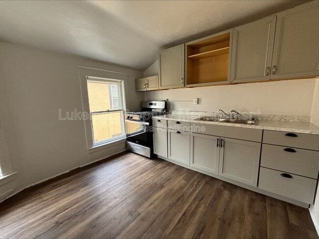 property at 808 W Walnut St