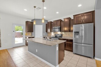 5725 W Milada Dr in Phoenix, AZ - Building Photo - Building Photo