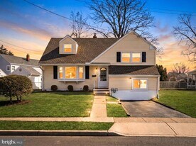 2 Tekening Way in Hamilton Township, NJ - Building Photo