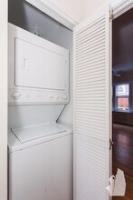 3250 N Clifton Ave, Unit N1 in Chicago, IL - Foto de edificio - Building Photo