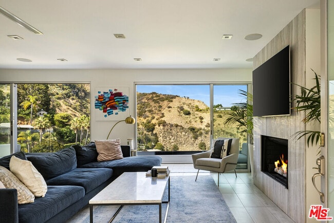 8540 Hillside Ave in Los Angeles, CA - Building Photo - Building Photo