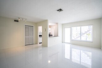 Biarritz Place in Miami Beach, FL - Building Photo - Building Photo