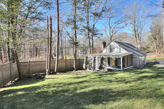 227 Good Hill Rd in Weston, CT - Building Photo - Building Photo