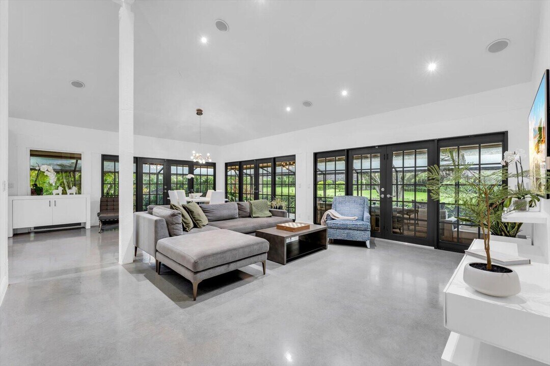 2139 Wightman Dr in Wellington, FL - Building Photo