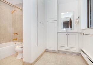 31 Harris St, Unit 702 in Brookline, MA - Building Photo - Building Photo