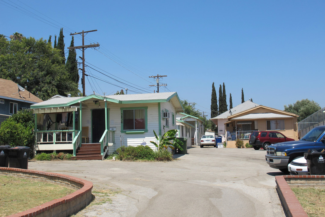 3832 W Avenue 42 in Los Angeles, CA - Foto de edificio