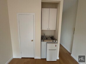 WEST 72 STREET in New York, NY - Building Photo - Building Photo