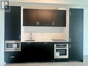 88 Queen St E in Toronto, ON - Building Photo - Building Photo