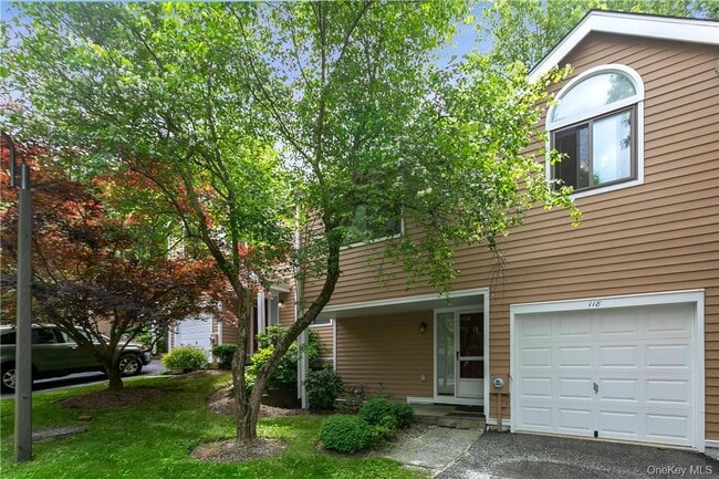 118 Stone Bridge Square in Chappaqua, NY - Building Photo - Building Photo