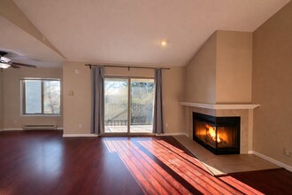 86 Kingsgate Rd, Unit c202 in Lake Oswego, OR - Foto de edificio - Building Photo