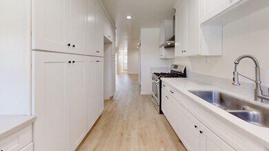 630 Mira Mar Ave in Long Beach, CA - Building Photo - Building Photo
