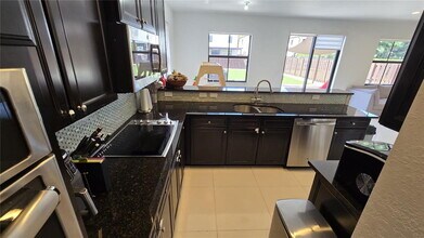 10032 NW 87th Terrace in Doral, FL - Building Photo - Building Photo