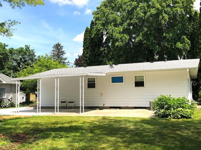 213 N 5th Ave in Walworth, WI - Building Photo - Building Photo