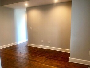 729 E Hunter Ave in Bloomington, IN - Foto de edificio - Building Photo