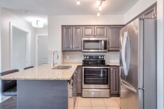 18 Valley Woods Rd in North York, ON - Building Photo - Building Photo