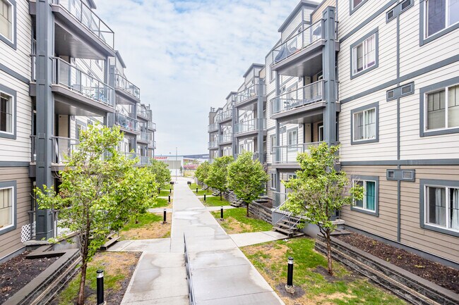 Edgewater in Edmonton, AB - Building Photo - Building Photo