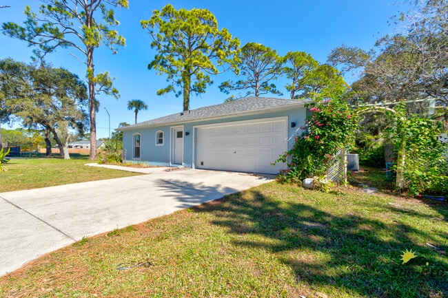 5505 W Magnolia Ave in Port Orange, FL - Building Photo - Building Photo