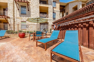 Arioso Apartments & Townhomes in Grand Prairie, TX - Foto de edificio - Building Photo