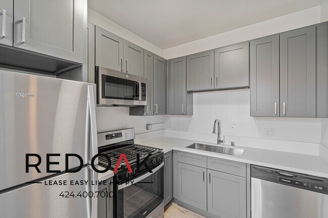 245 N Kenmore Ave in Los Angeles, CA - Building Photo - Building Photo