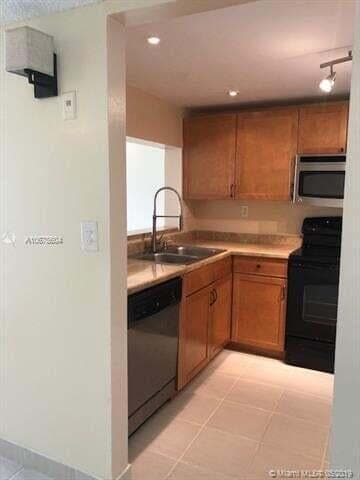 1911 Sabal Palm Dr in Davie, FL - Building Photo - Building Photo