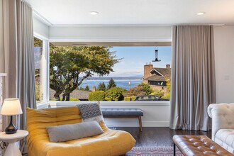 9024 40th Ave SW in Seattle, WA - Foto de edificio - Building Photo