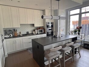 512 N Peshtigo Ct in Chicago, IL - Building Photo - Building Photo